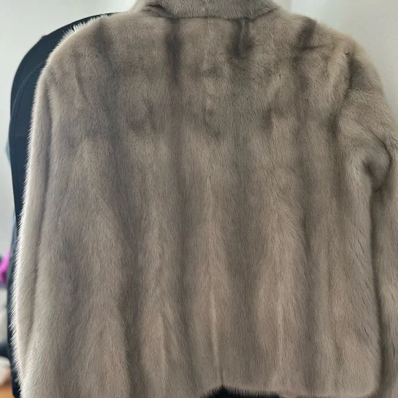 Gorgeous light grey Mink jacket perfect conditions from Paris - Picture 12 of 16